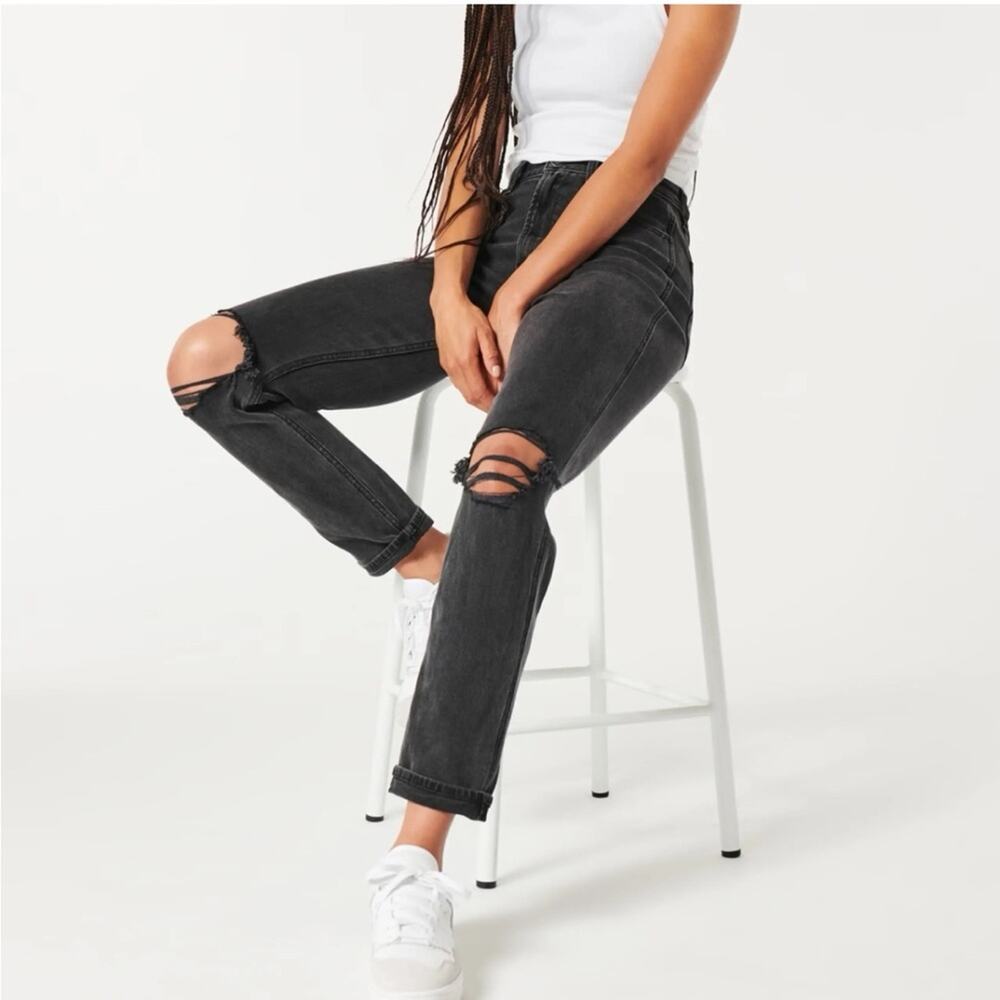 Hollister Ultra High Rise Mom Jeans Size 00R 23X27 Faded Black Distressed NWT